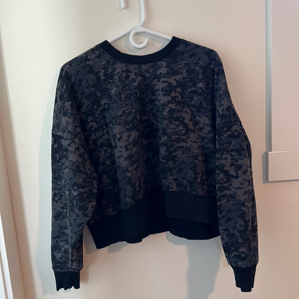 Under Armour loose fit digital camo print sweater size M
